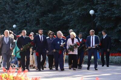 Участники патриотической акции передали капсулу с землей в музей Курска
