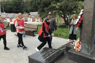 В День солидарности в борьбе с терроризмом смоленские волонтеры приняли участие в памятных мероприятиях