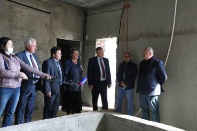 Олег Мельниченко потребовал в срок завершить строительство детского сада в Нижнеломовском районе