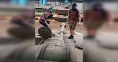 В Харькове тиктокеры проникли на завод с военной техникой: СБУ обещает принять меры (видео)