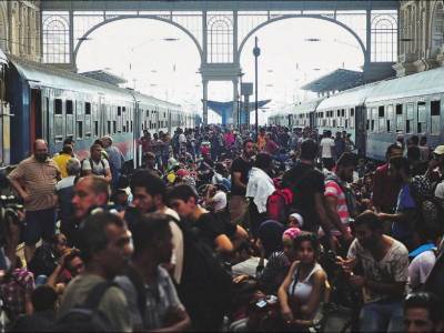 Узбекских мигрантов будут завозить в Россию чартерными поездами