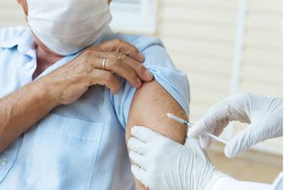 Пункты вакцинации от коронавируса открылись в пяти МФЦ Петербурга