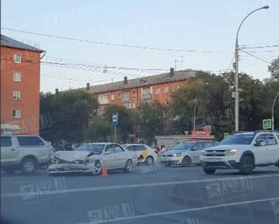 Очевидцы сделали фото ДТП на улице Терешковой в Кемерове