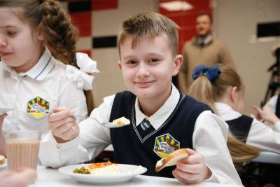 Власти Подмосковья напомнили родителям о возможности контролировать питание в школах – Учительская газета