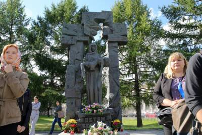 Школьники из Петербурга почтили память жертв теракта в Беслане