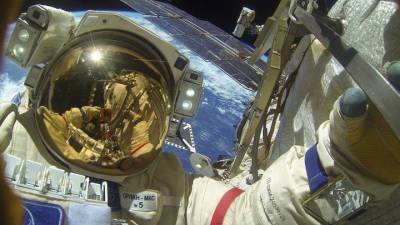 Российские космонавты вышли в открытый космос для интеграции модуля «Наука»