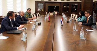 Министр обороны Армении обсудил с послом Нидерландов ситуацию на границе