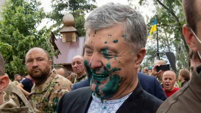Киевский суд обязал полицию открыть дело из-за нападения на Порошенко