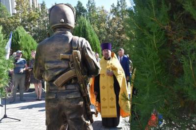 В Бахчисарае открыли памятник спецназовцам – борцам с...
