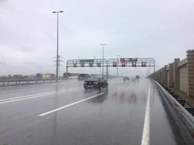 На главных магистралях Баку снижена допустимая скорость движения