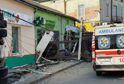 На Львовщине фура протаранила магазин: погибли 4 человека