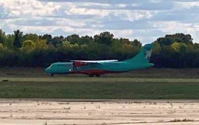 Самолет с нардепами от ОПЗЖ приземлился в закрытом аэропорту Полтавы