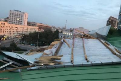 Ветер снес крышу Уральского федерального университета в Екатеринбурге