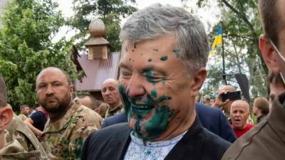 Украинскую полицию обязали открыть еще одно дело о нападении на Порошенко