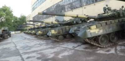 В Харькове блогеры пробрались в закрытый ангар с военной техникой и устроили танцы на танках. ВИДЕО