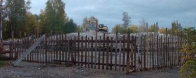В Тверской области снесли аварийное здание заброшенного дома культуры