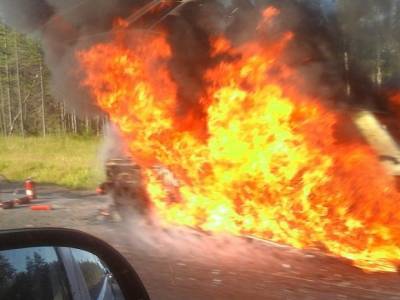 Под Волгоградом две машины загорелись после ДТП, погибли два человека