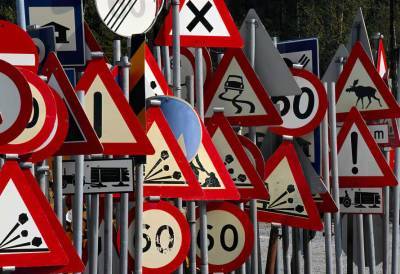 Кабмин изменил порядок оформления дорожных знаков