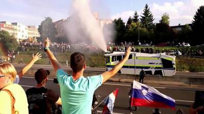 Акция протеста против ограничительных мер в словенской столице переросла в столкновения с полицией