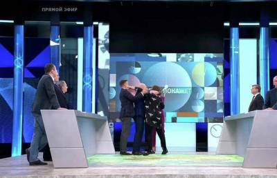 Польского политолога ударили по лицу в прямом эфире после слов о Донбассе