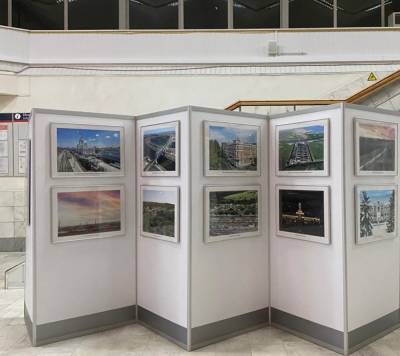 Фотовыставка «ПривЖД с высоты птичьего полёта» представлена на железнодорожном вокзале Астрахани