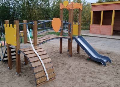 В двух детских садах Троицко-Печорска появились экологичные и безопасные игровые площадки