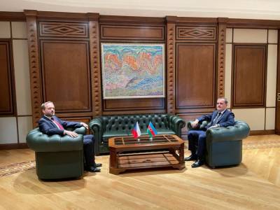 В Баку проходит встреча глав МИД Азербайджана и Чехии в формате один на один