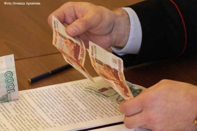 В Курганской области мошенница обменивала деньги пенсионеров на «купюры» из банка приколов