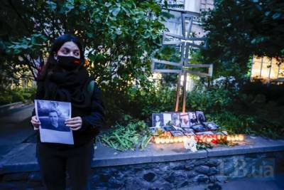 В Киеве почтили память беларуса, убитого силовиками в Минске во время штурма квартиры. Фото