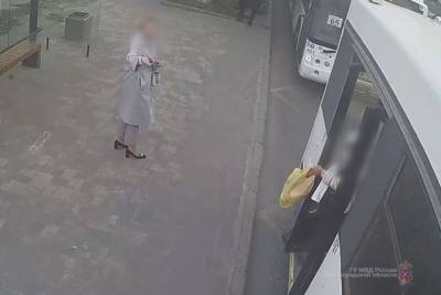 На дорогу в Волгограде выпала из троллейбуса 78-летняя пенсионерка