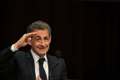 Экс-президента Франции Николя Саркози приговорили к году лишения свободы