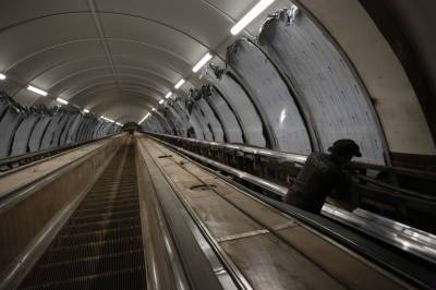 Петербурженку обязали к работам после причинения вреда пассажиру метро
