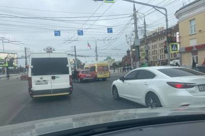 Из-за ДТП с маршруткой в центре Тулы затруднено движение транспорта