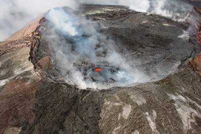 На Гавайях началось извержение одного из самых крупнейших вулканов и мира