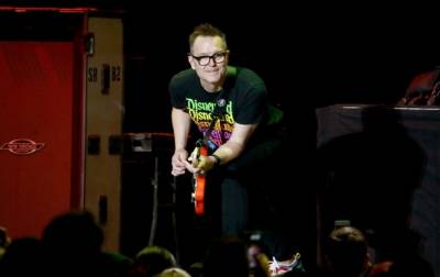 Бас-гитарист Blink-182 победил рак