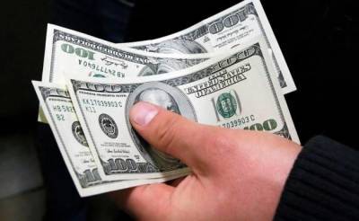 В Узбекистане участились случаи подделки купюр в 50 и 100 долларов