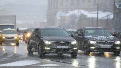 Московским автовладельцам посоветовали менять шины на зимние после 20 октября