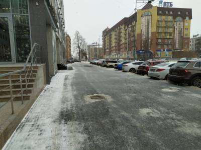 В Екатеринбурге ликвидируют нелегальные парковки, установив платные стоянки