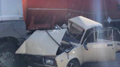 В Новошахтинске грузовик сбил «Жигули» на перекрёстке — двое погибших