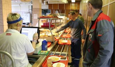 Десятки рабочих отравились едой из заводской столовой в Норильске