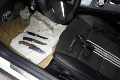 В Астрахани в споре на дороге водитель угрожал пистолетом