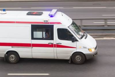 В петербургскую больницу поступила 13-летняя девочка, мать которой не кормит ее и бьет