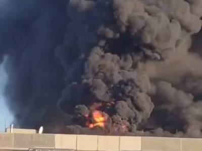 В Тюмени произошел крупный пожар в многоэтажке (видео)