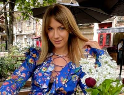 Леся Никитюк в красном экстра-мини впечатлила новым образом: "Украинская Шэрон Стоун"