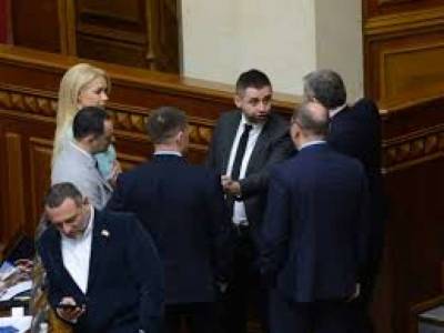 Фракция «Слуга народа» вышла из повиновения из-за отставки Разумкова