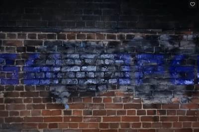 «Ждем коммунальщиков»: в Петербурге появилось граффити про «выборы Шредингера»