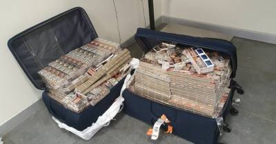 В аэропорту "Пулково" у гражданина Латвии изъяли чемодан контрабандных сигарет