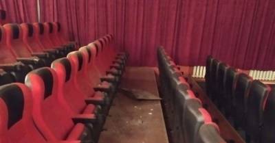 В Хмельницком в зал кинотеатра провалился потолок (ФОТО)