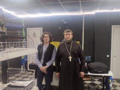 Аниме-магазин освятил православный священник в Воронежской области