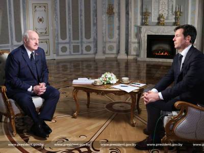 Лукашенко заявил, что он и Путин "достаточно умны", чтобы создать союз "сильнее унитарного образования"
